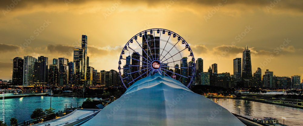 Obraz premium Skyline of Chicago (IL) USA at sunset