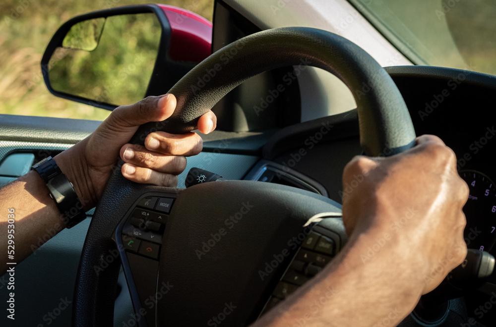 The hand is holding the steering wheel of the car Safe driving