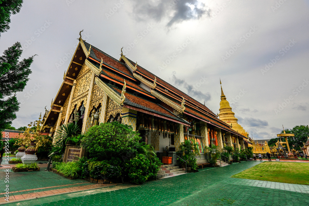 Background of Thai Buddhist attractions, Lamphun (Wat Phra That Haripunchai Woramahawihan) Beautiful old church, tourists from all over the world always come to see the beauty. Background of Thai Buddhist attractions, Lamphun (Wat Phra That Haripunchai Woramahawihan) Beautiful old church, tourists from all over the world always come to see the beauty.
