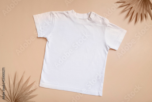 Fotografia White baby t-shirt top view
