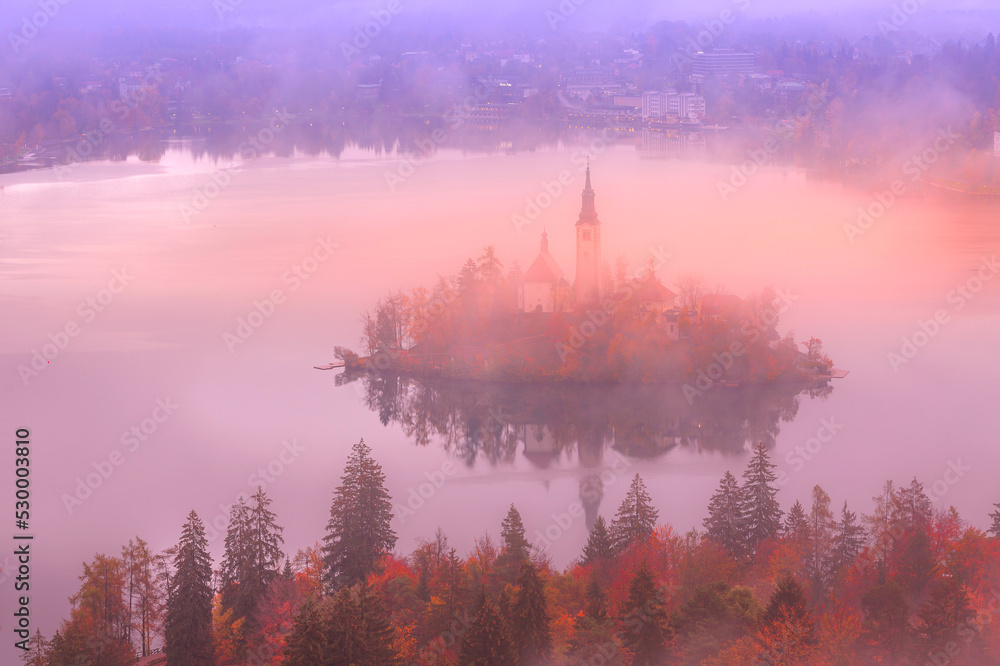 Fototapeta premium Lake Bled, Slovenia in autumn, St. Marys Church
