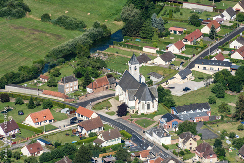 vue aérienne du village de Sénarpont dans la Somme en France