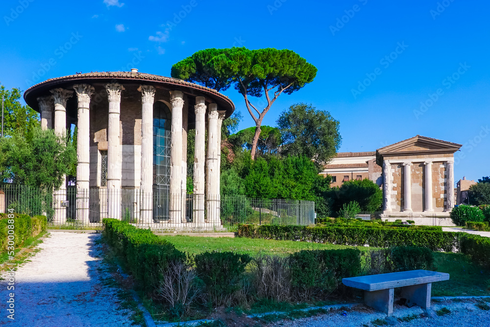 真実の口広場に遺る二つの古代神殿（ローマ）