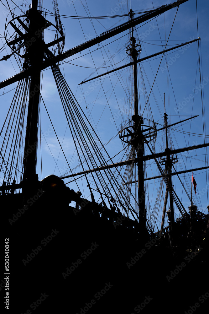 Obraz premium Silhouette of a spanish Galleon