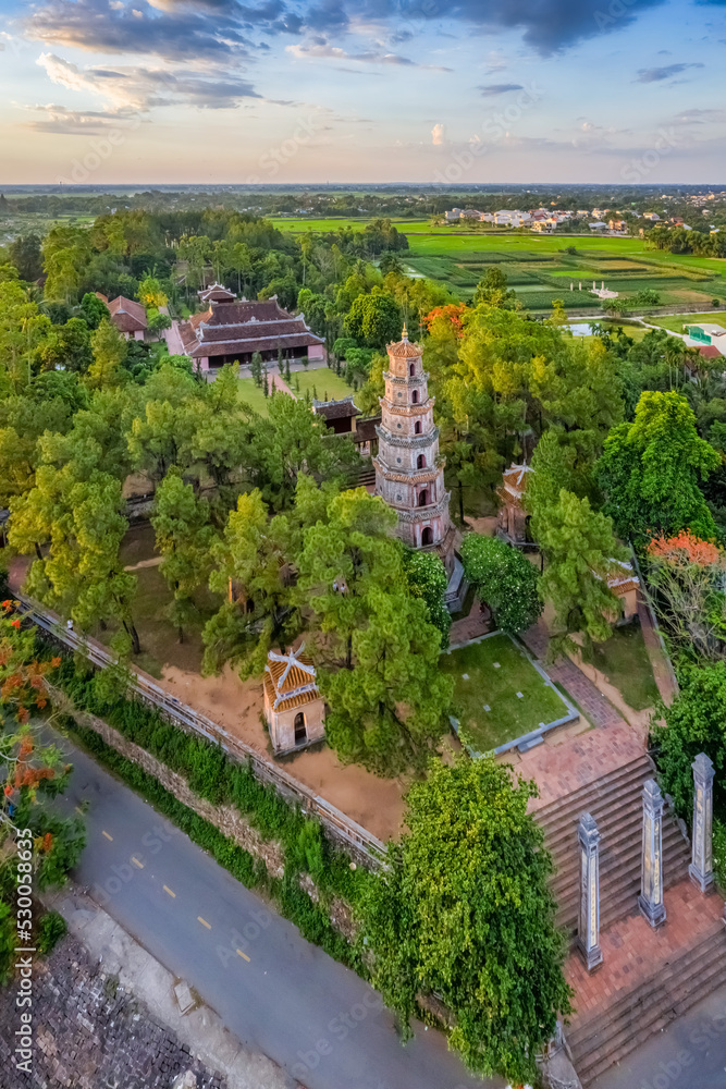Φωτογραφία The Thien Mu Pagoda is one of the ancient pagoda in Hue city