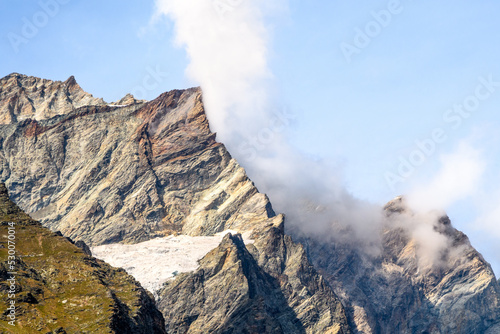 alte cime 06 - cima rocciosa con nuvole