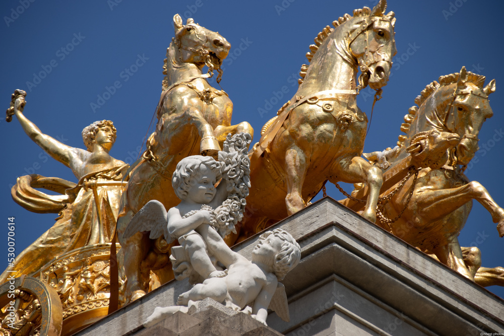 Estatua de la Ciutadella, dorados.