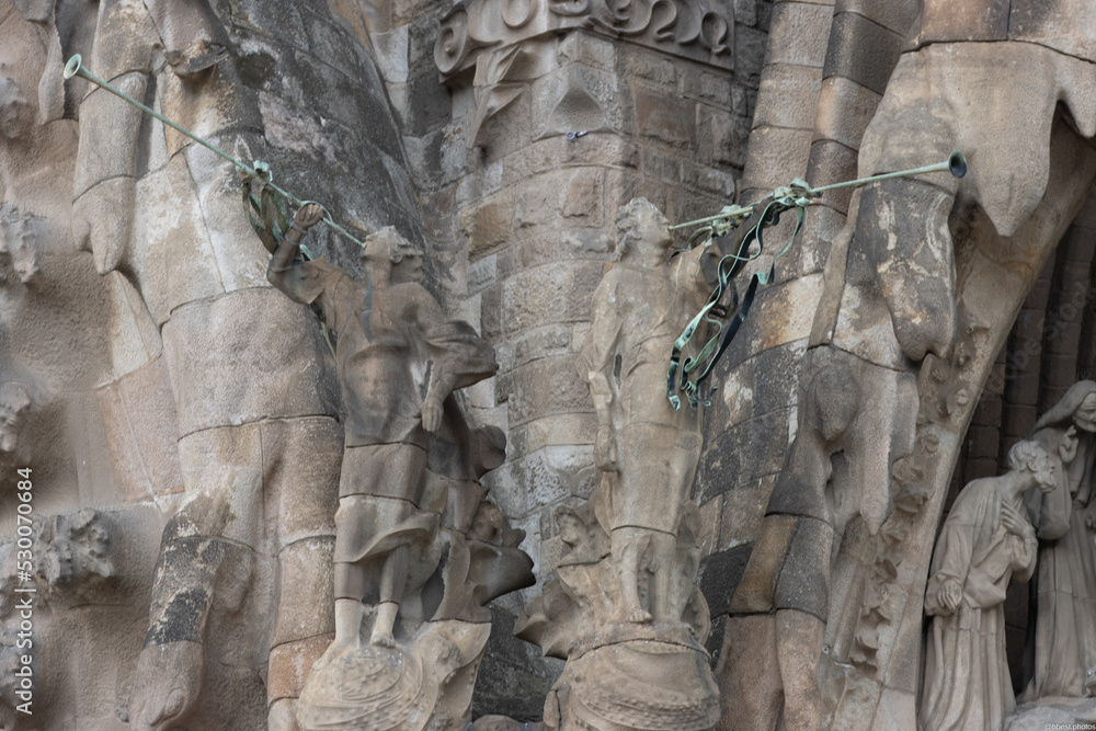Obraz premium Caras de la Sagrada Familia Barcelona (trompetas)