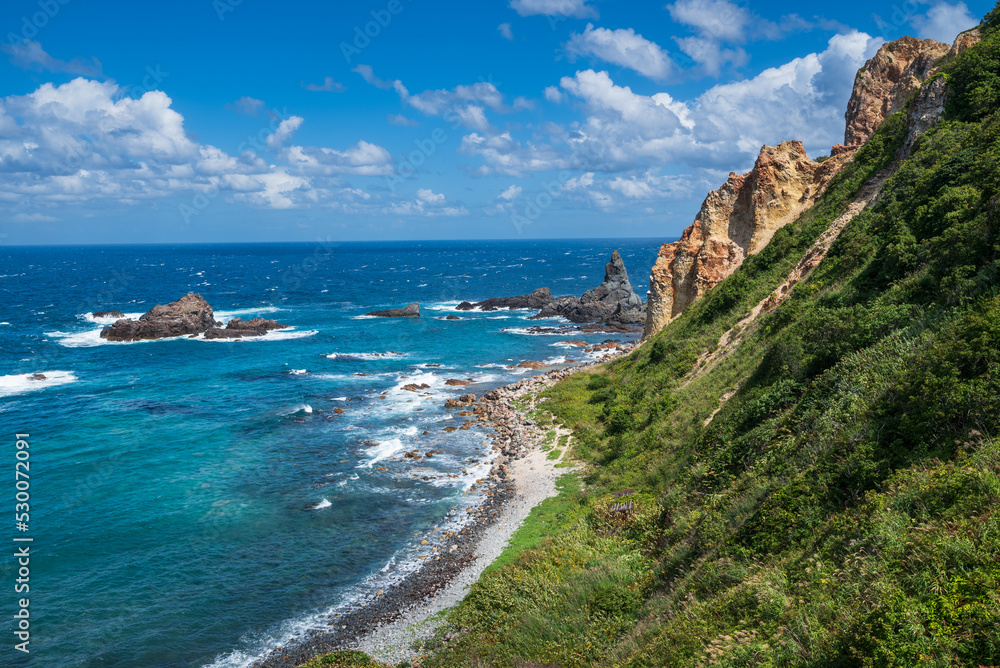 日本の渚百景 積丹出岬・タケノコ岩と積丹ブルーの絶景