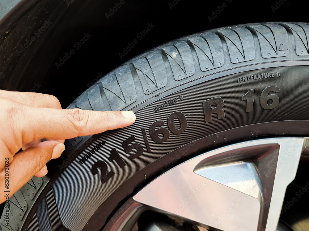 Side view of the tire with the indication of the width of the tire, the