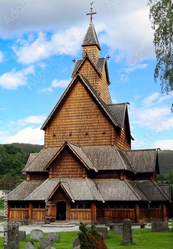 Heddal Stabkirche in Norwegen © estisee