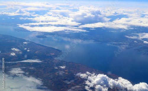 survol de haute altitude du lac de Vattern au centre de la suède © Lotharingia