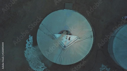yourte en mongolie vu du dessus en drone photo