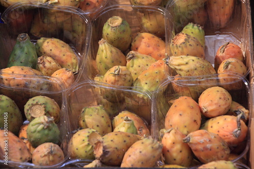 Kaktusfeigen werden zum Verkauf angeboten, gesehen in Mannheim im November 2020