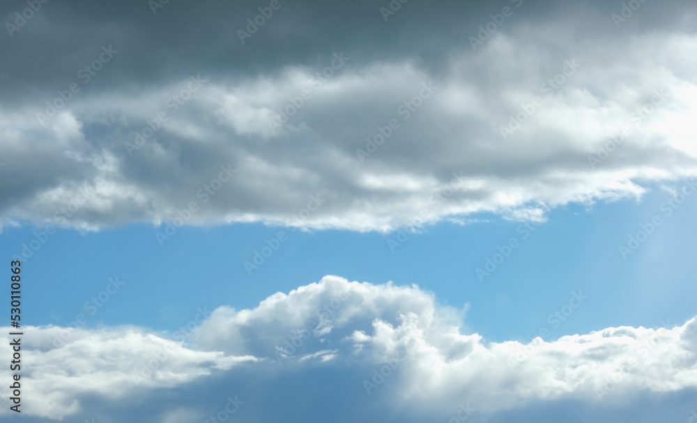 Naklejka premium Blue sky with white clouds. Beautiful cloudy sky. Skyward. Endless skyline. The sky at dawn.