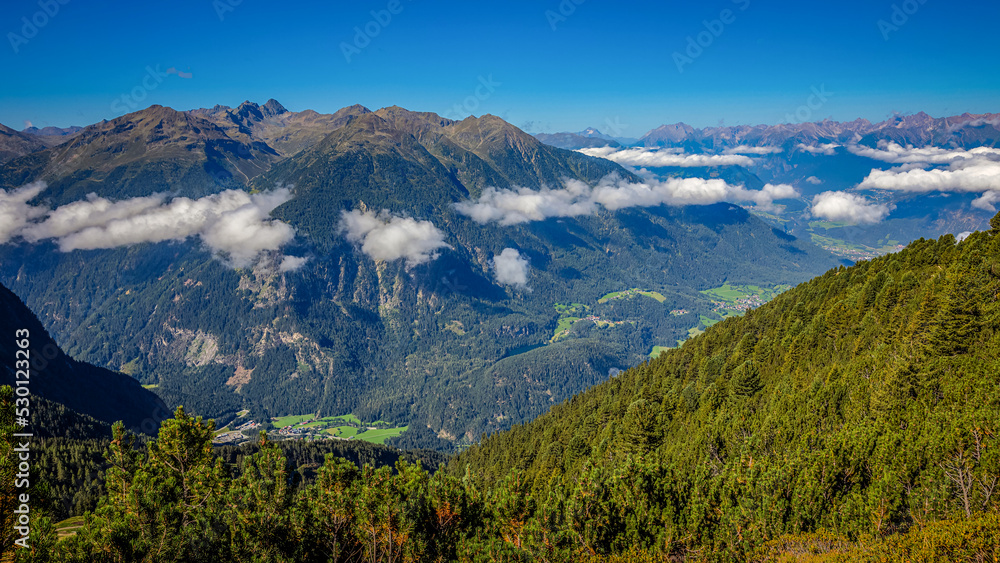 ein Ring aus Wolken um den Ötztaler Alpen