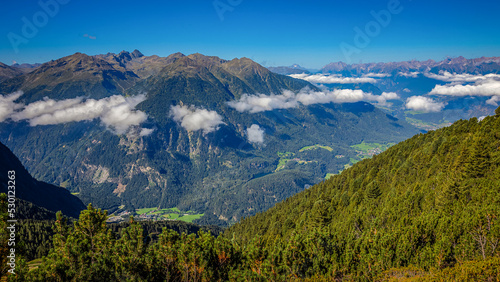 ein Ring aus Wolken um den   tztaler Alpen