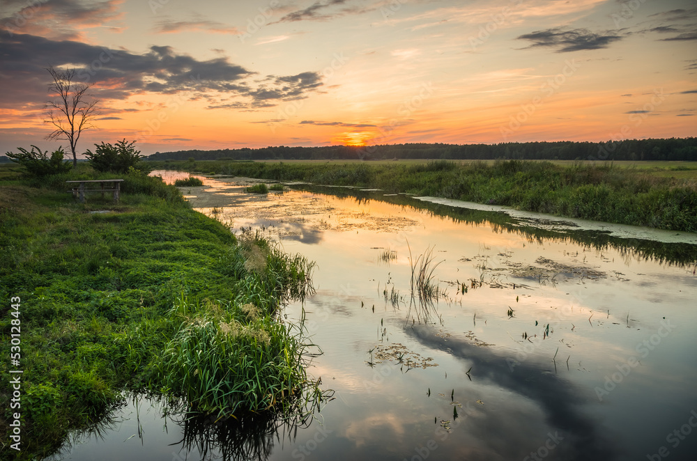Obraz premium sunset over the river