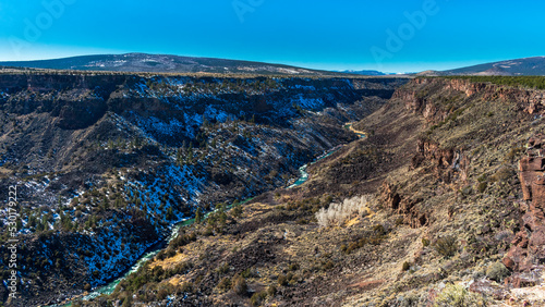 Obraz na płótnie Beautiful Green Rio Grande River - Rio Grande del Norte National Monument