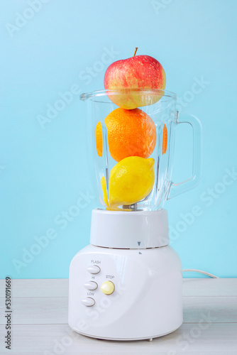 put fruits in the blender machine. Juices, fruit juices, fresh juices, raw juices, etc.ミキサーの中にフルーツを入れる。ジュース、フルーツジュース、果汁、フレッシュジュース、生絞りなど	
 photo