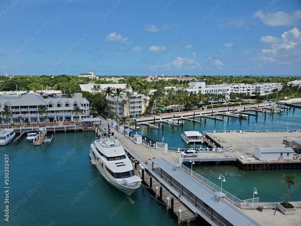 Fototapeta premium Water Boat Building Sky Watercraft Vehicle