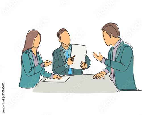 One single line drawing of young startup founder explain profit sharing plan to the investors during meeting. Business investment concept continuous line draw design vector graphic illustration