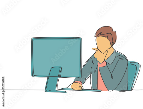 One single line drawing of young startup CEO sitting in front of computer and thinking seriously at the office. Business thinking concept continuous line draw design vector graphic illustration