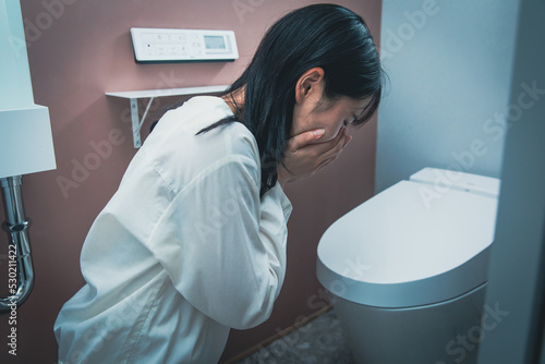 Bild auf Leinwand トイレで嘔吐する女性　vomiting