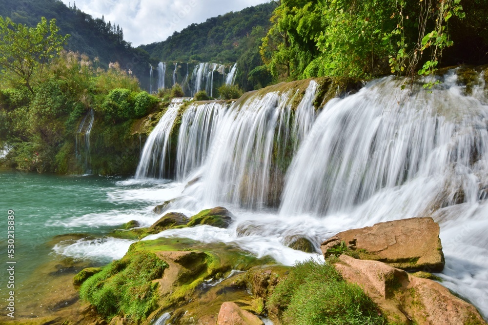 Fototapeta premium 絶景の雲南省 九龍瀑布群