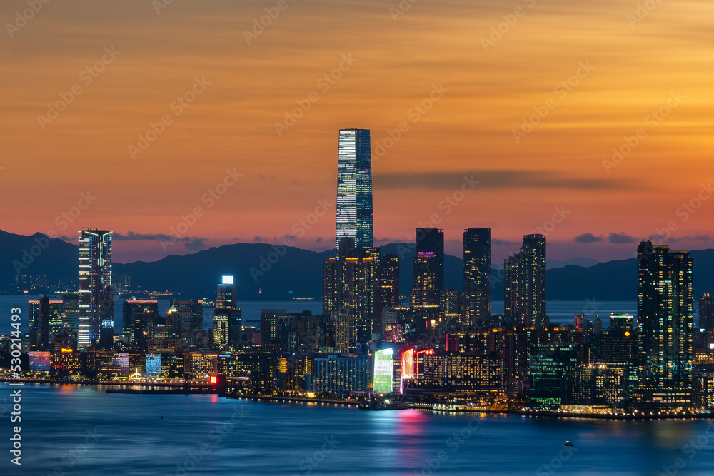Fototapeta premium Panorama of skyline of Hong Kong city at dusk
