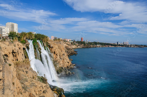 Wasserfall direkt ins Meer an der türkischen Südküste 