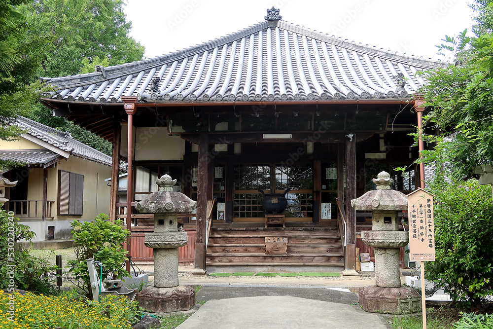 Naklejka premium 日本の仏教寺院 走井山勧学寺の本堂