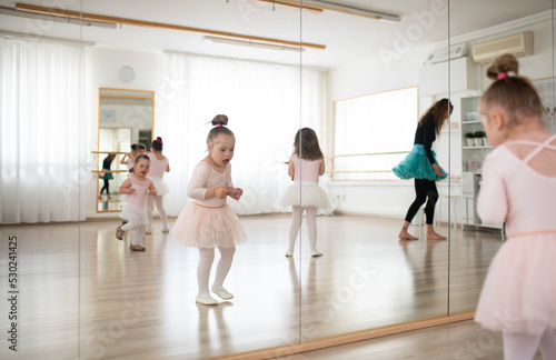 Canvastavla Little girls with down syndrome dancing ballet in ballet school studio