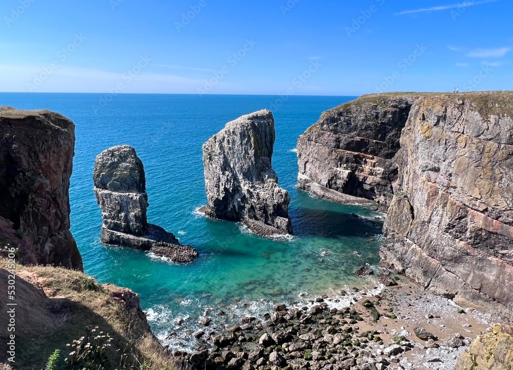 Naklejka premium Elegug Stacks, Wales