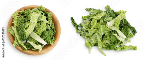 Fotografie chopped savoy cabbage in wooden bowl isolated on white background with full depth of field