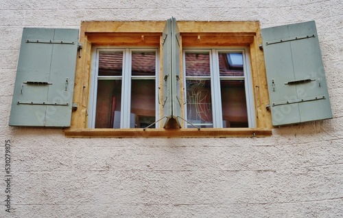 Doppelfenster, Neuenburg, Neuchatel, Westschweiz photo