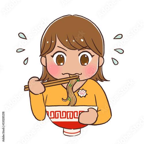 ラーメンを食べる女性