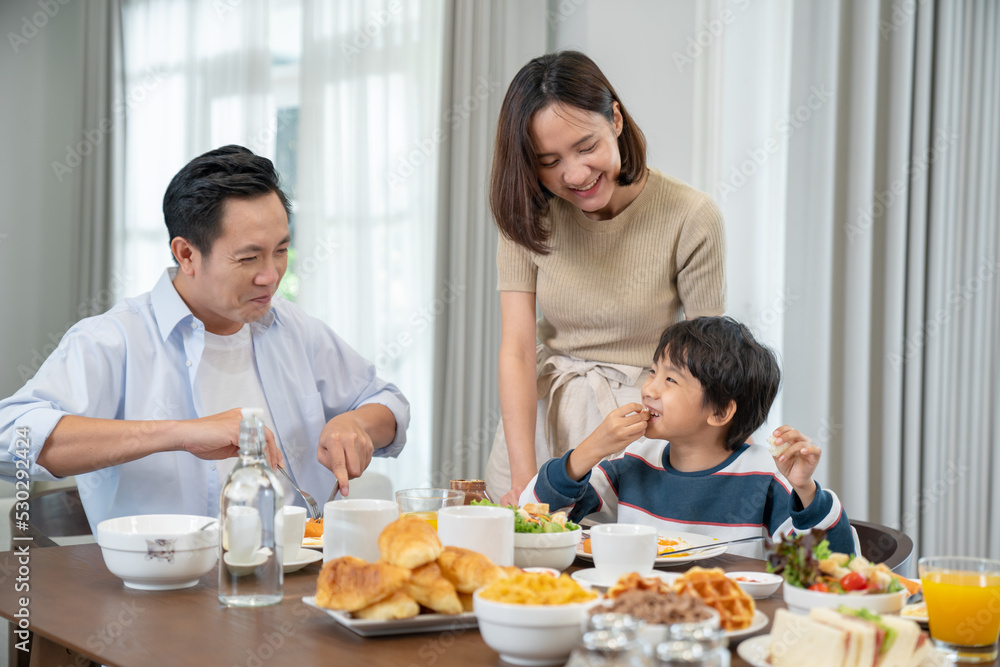 Parents and children are enjoying breakfast before going to work and school.