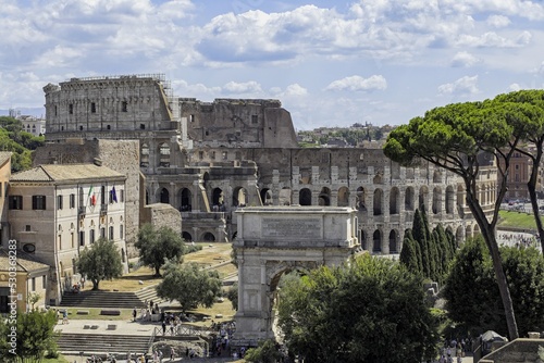 Obraz na plátně Kolosseum und Titusbogen vom Palatin gesehen
Colosseum and Titus Arch seen from
