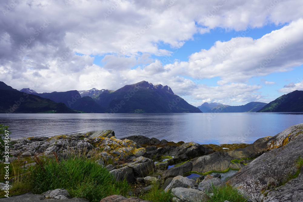 Blick auf den Nordfjord in Norwegen