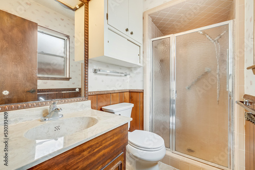 Fotografie Outdated bathroom