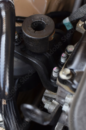 Cargador lateral de Motor. Soporte para motor de Automovil y reductor de vibraciones. © Cristyan