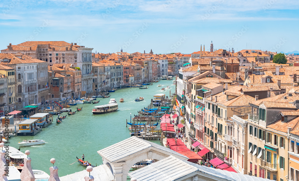 Le grand canal de Venise vu depuis la terrasse de Fondaco dei Tedeschi.