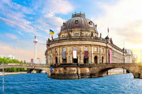 Obraz na płótnie Museum Island on the Spree and view on the bridges, Berlin, Germany w salonie
