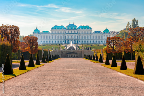 Fototapete Upper Belvedere palace and gardens in autumn, Vienna, Austria
