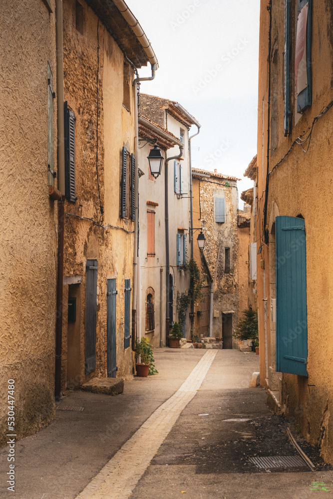 Obraz premium path of old houses in france