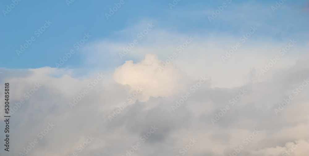 Obraz premium Background of blue sky with white clouds