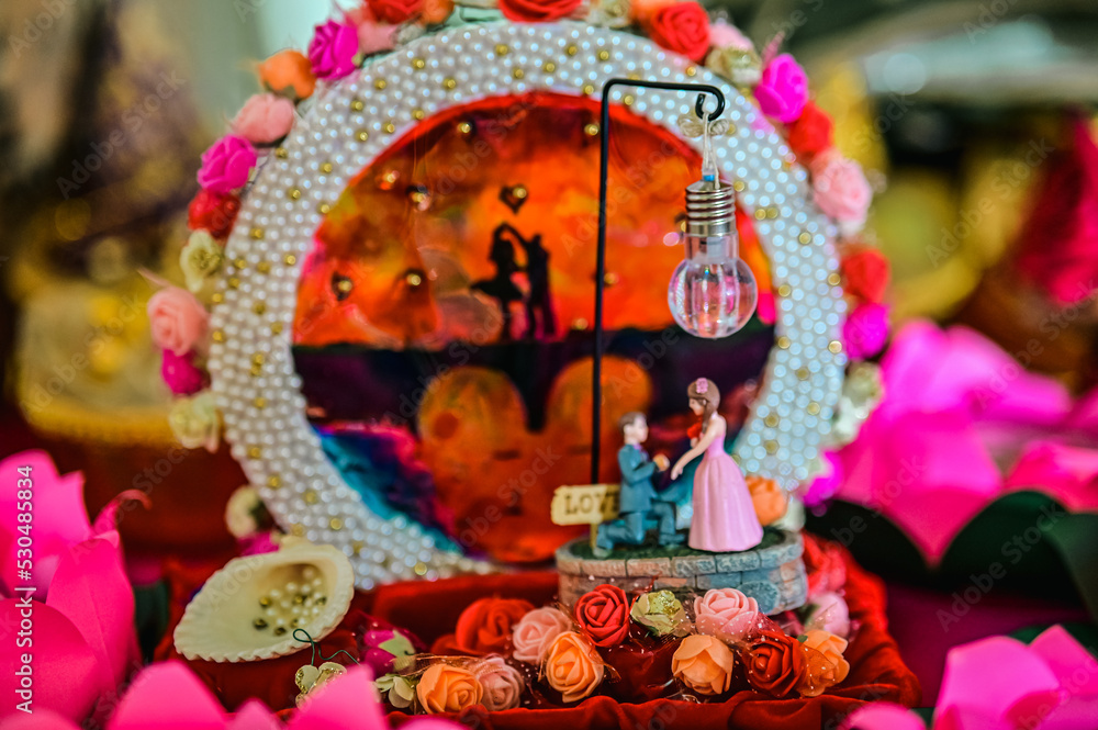Lovely Romantic Moment Figures. Symbols of Love and couple. Small Statue of Boy and Girl and Silhouettes. Valentine Day. Engagment. Lovely Romantic Moment Figures. Symbols of Love and couple. Small Statue of Boy and Girl and Silhouettes. Valentine Day. Engagment.