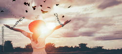 Fotografija The woman who broke the chains and set the birds free enjoys nature at sunrise