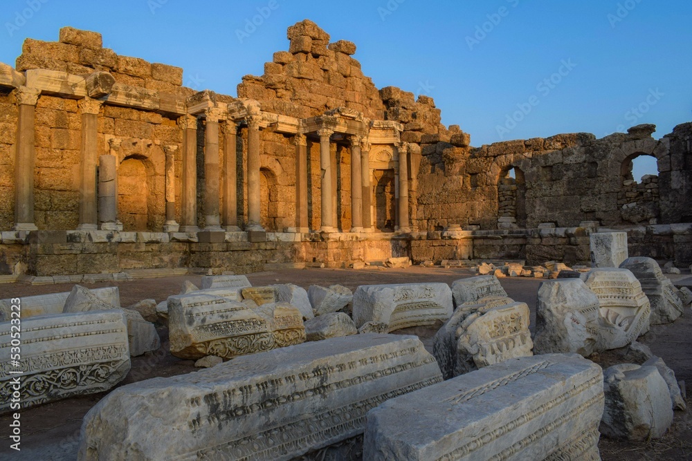 Obraz premium ruins of the ancient city of Side